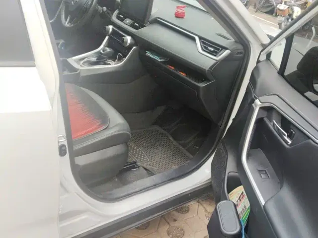Toyota RAV4 — Фото автомобиля 19