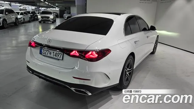 Mercedes-Benz E-Class — Фото автомобиля 4