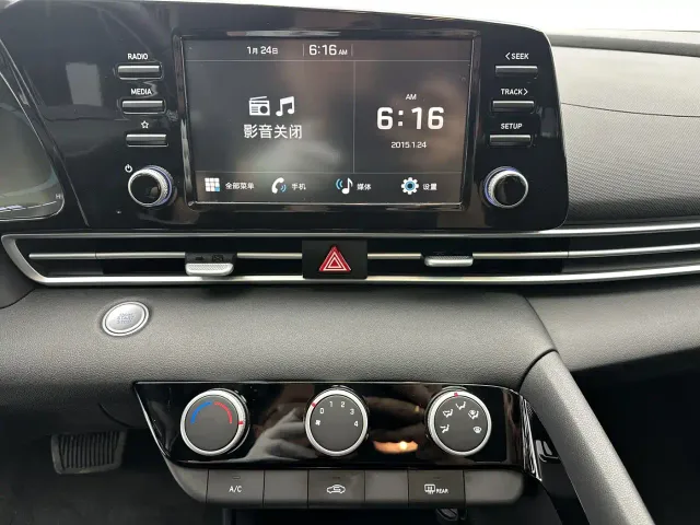 Hyundai Elantra — Фото автомобиля 19