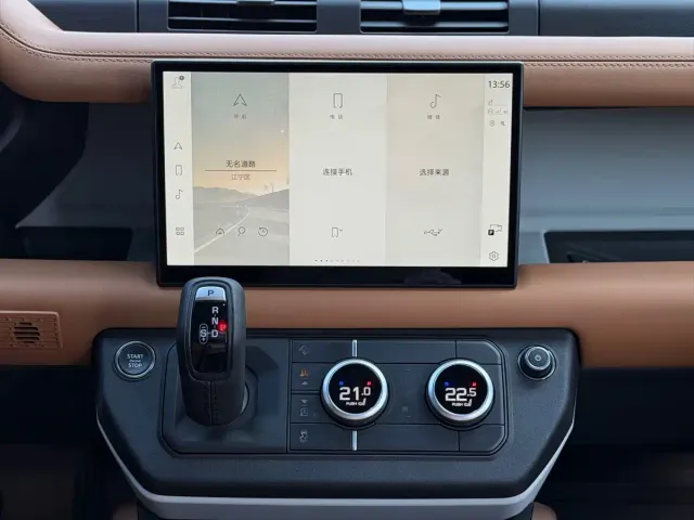 Land Rover Defender — Фото автомобиля 14