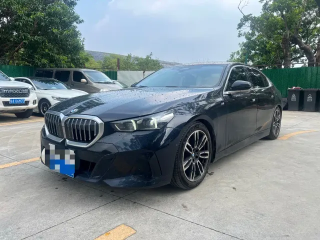 Фотография автомобиля — BMW 5 Series