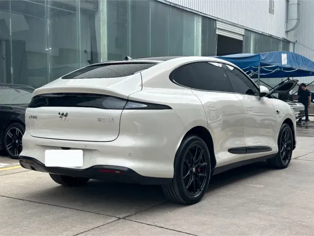 IM Motors LS6 — Фото автомобиля 9