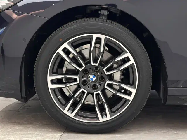 BMW 5 Series — Фото автомобиля 19