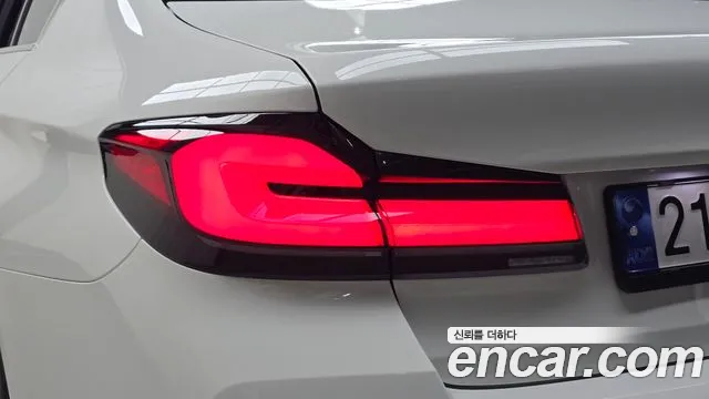 BMW 5-Series — Фото автомобиля 21