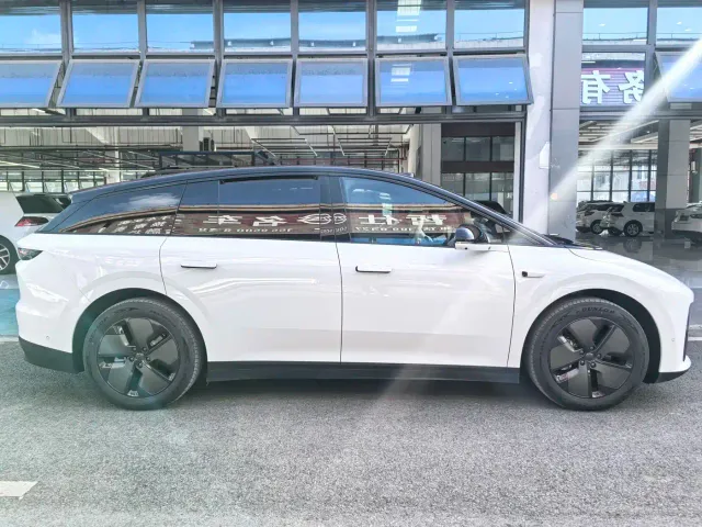 Li Auto i6 — Фото автомобиля 15