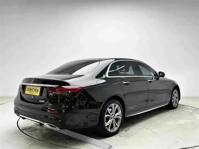 Mercedes-Benz E-Class — Фото автомобиля 18