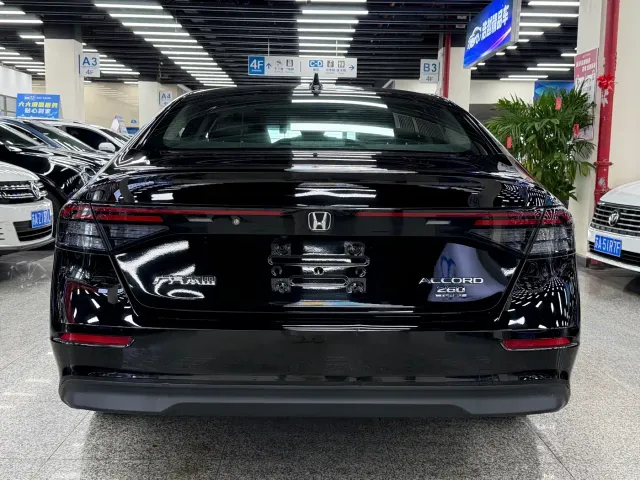 Honda Accord — Фото автомобиля 10