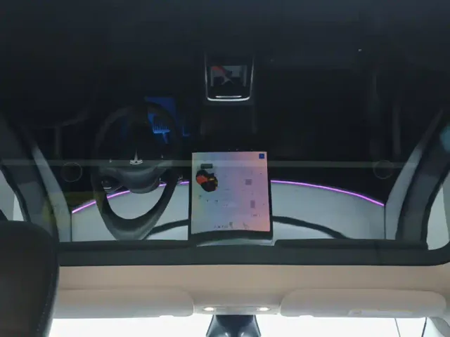 Tesla Model Y — Фото автомобиля 17