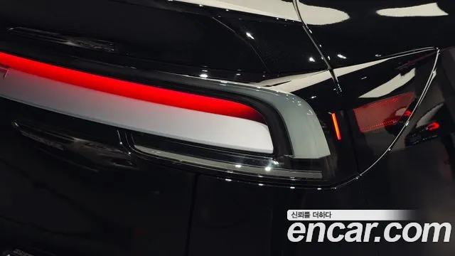 Tesla Model Y — Фото автомобиля 22