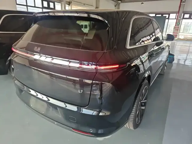 Li Auto L7 — Фото автомобиля 6
