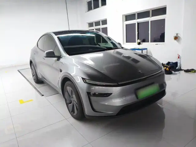 Tesla Model Y — Фото автомобиля 3