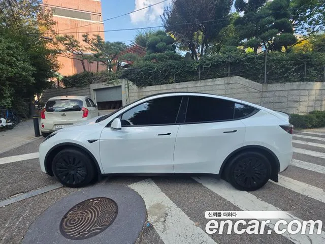 Tesla Model Y — Фото автомобиля 16