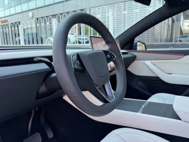 Tesla Model Y — Фото автомобиля 11