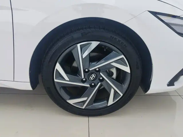 Hyundai Elantra — Фото автомобиля 6