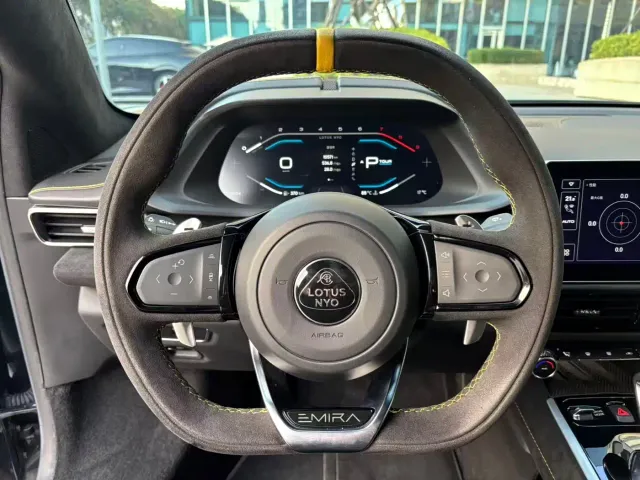 Lotus Emira — Фото автомобиля 9