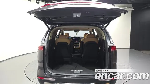 Kia Carnival Generation 4 — Фото автомобиля 20