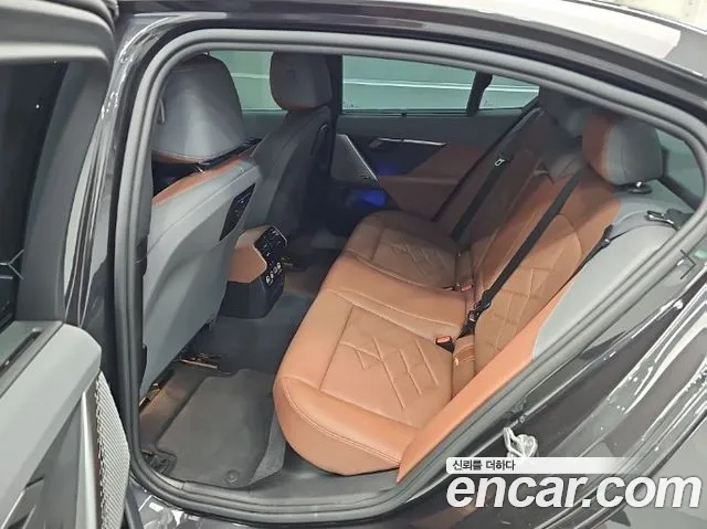 BMW 5 Series G60 — Фото автомобиля 12
