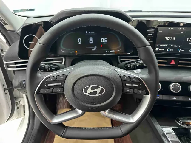 Hyundai Elantra — Фото автомобиля 11