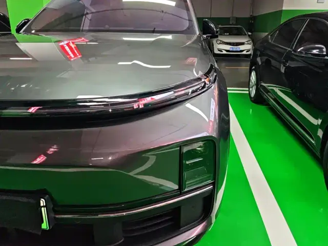 Li Auto L8 — Фото автомобиля 5