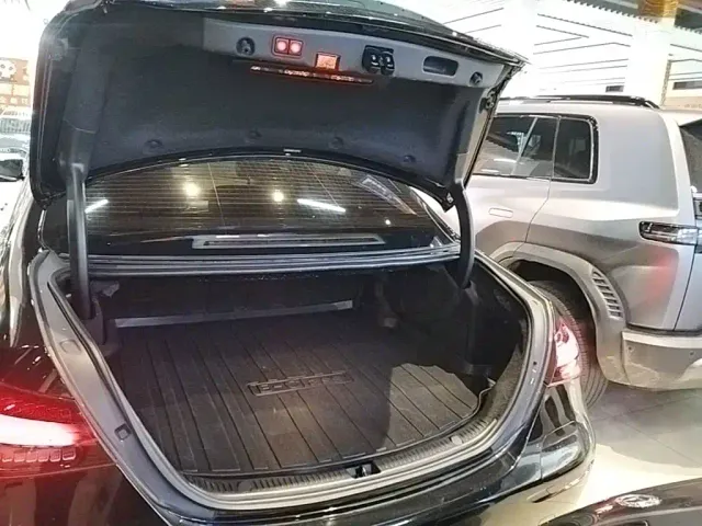 Mercedes-Benz E-Class — Фото автомобиля 18