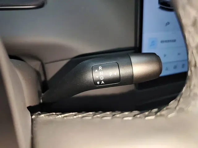Li Auto i8 — Фото автомобиля 13