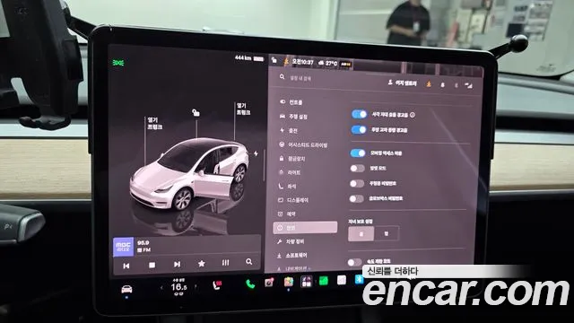 Tesla Model Y — Фото автомобиля 27