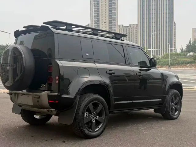 Land Rover Defender — Фото автомобиля 16