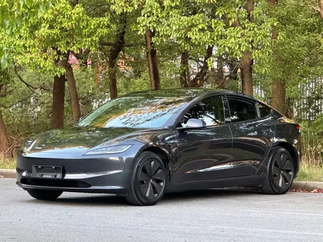 Фотография автомобиля — Tesla Model 3