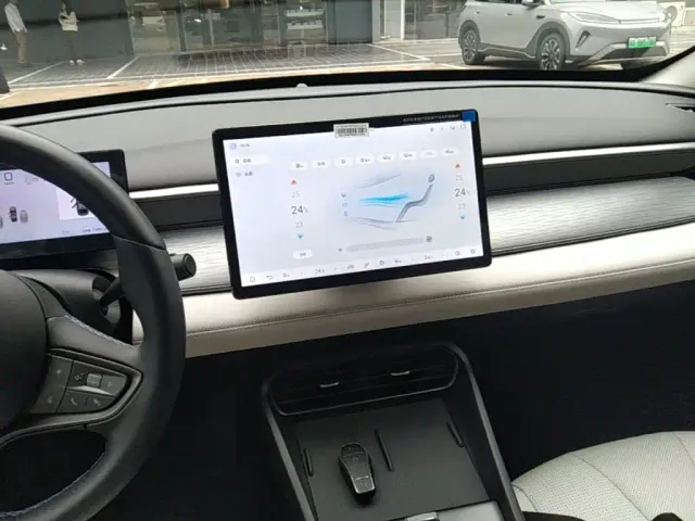 BYD Seal 05 DM-i — Фото автомобиля 12