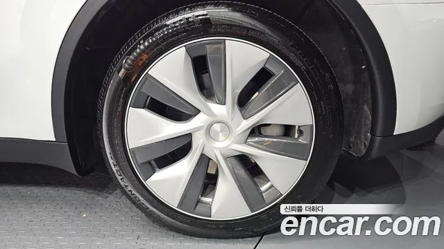 Tesla Model Y — Фото автомобиля 6