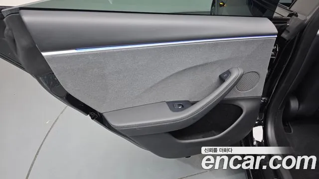 Tesla Model 3 — Фото автомобиля 14