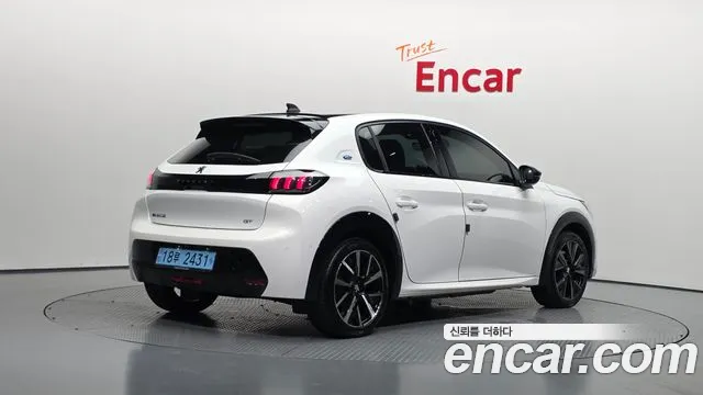 Peugeot 208 — Фото автомобиля 2
