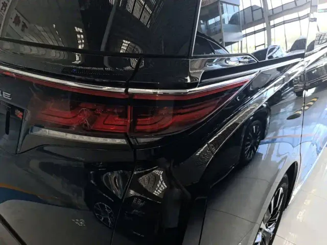 Toyota Vellfire — Фото автомобиля 7