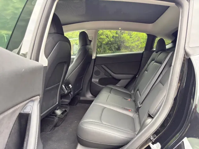Tesla Model Y — Фото автомобиля 11