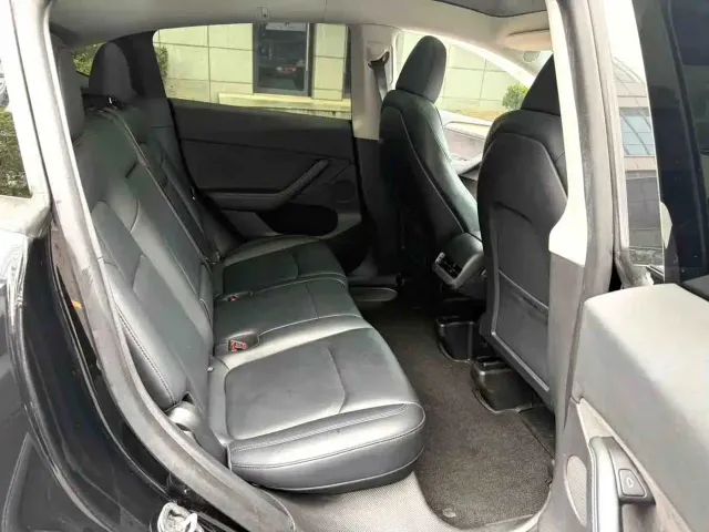 Tesla Model Y — Фото автомобиля 6