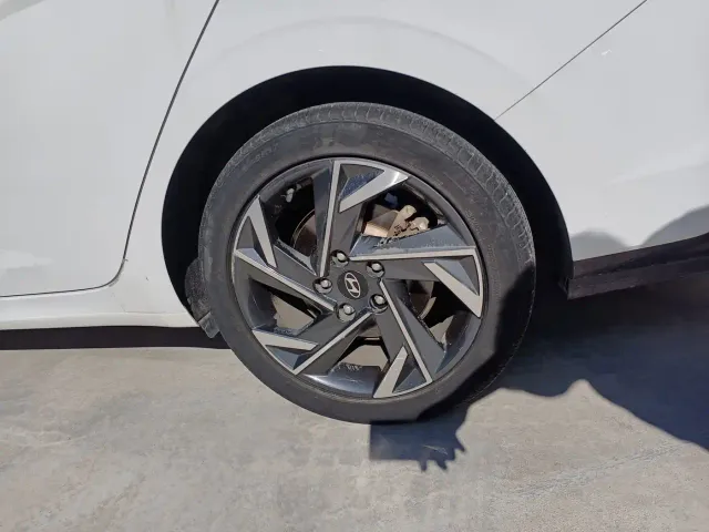 Hyundai Elantra — Фото автомобиля 14