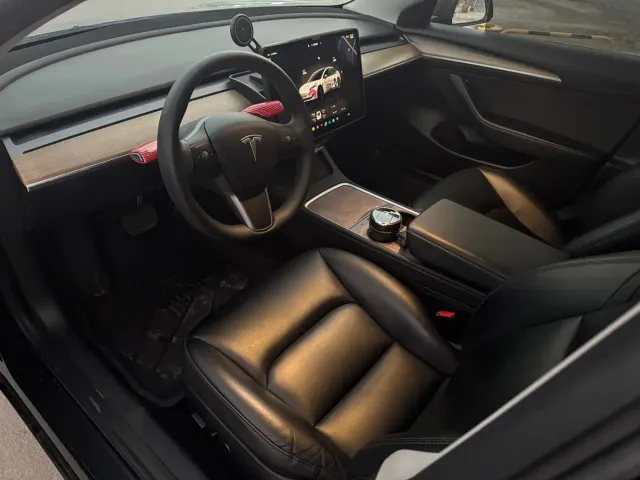 Tesla Model 3 — Фото автомобиля 9