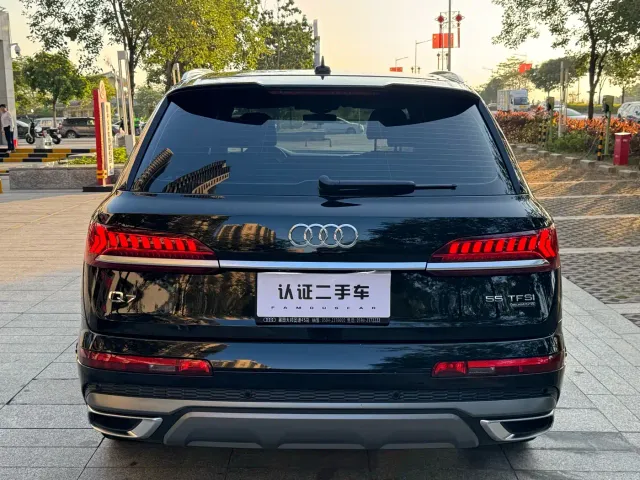 Audi Q7 — Фото автомобиля 14