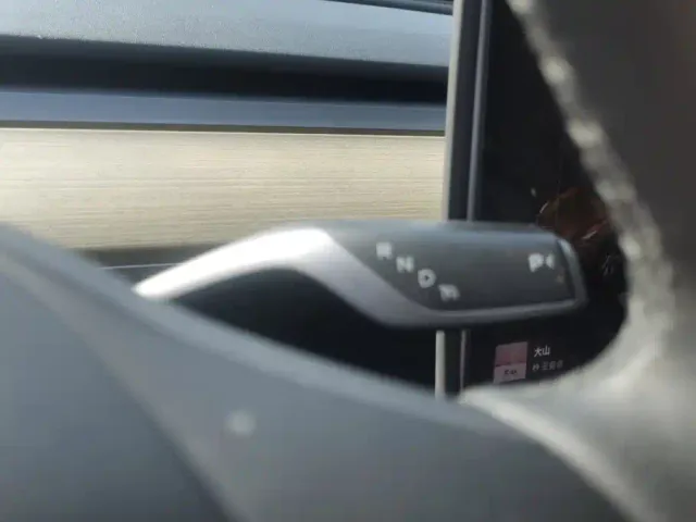 Tesla Model Y — Фото автомобиля 16