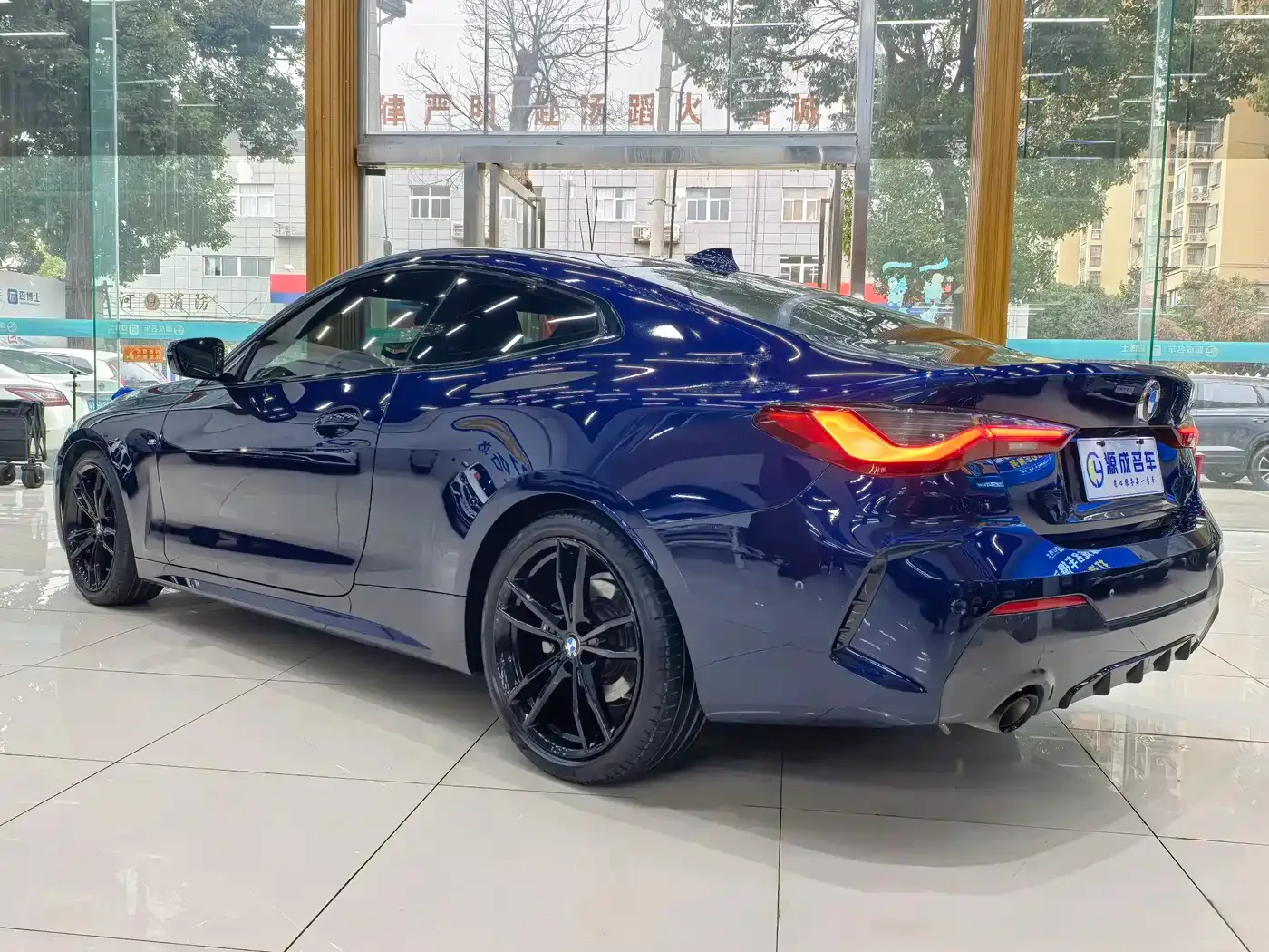 BMW BMW 4 Series 2022 425i M Sport Shadow Night Package — Фото автомобиля 5