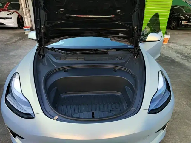 Tesla Model 3 — Фото автомобиля 19
