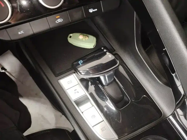 Hyundai Elantra — Фото автомобиля 13