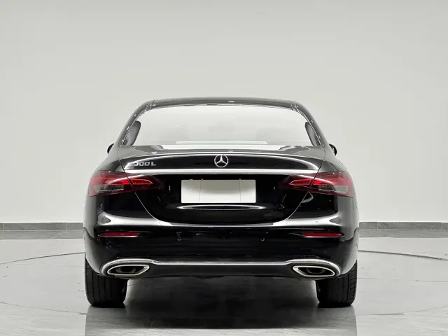 Mercedes-Benz E-Class — Фото автомобиля 7