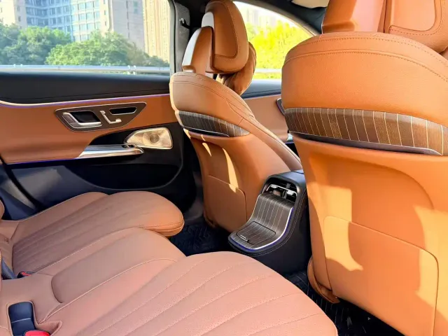 Mercedes-Benz E-Class — Фото автомобиля 8