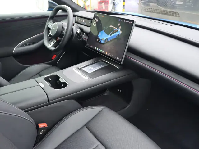 Xiaomi SU7 — Фото автомобиля 10