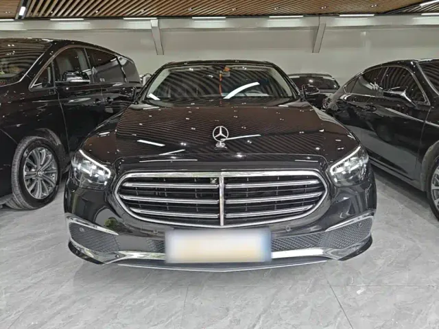 Mercedes-Benz E-Class — Фото автомобиля 2