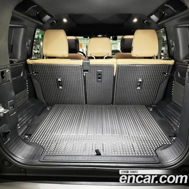Land Rover Defender — Фото автомобиля 15