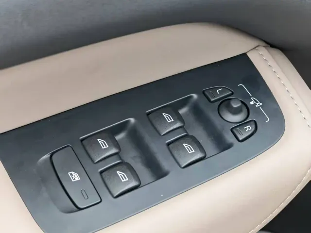 Volvo XC60 — Фото автомобиля 18