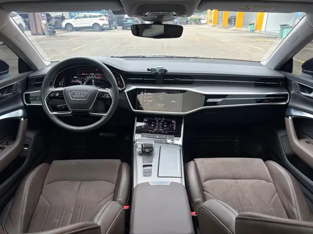 Audi A7L — Фото автомобиля 11
