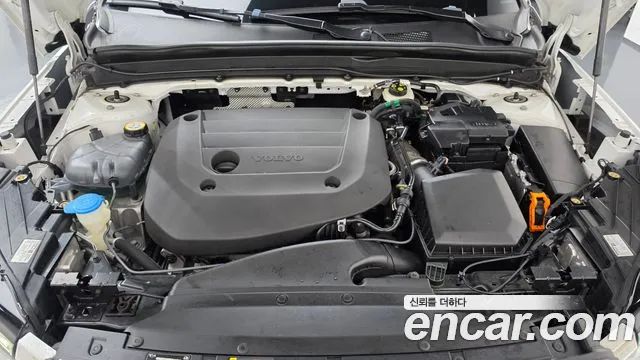 Volvo XC40 — Фото автомобиля 9